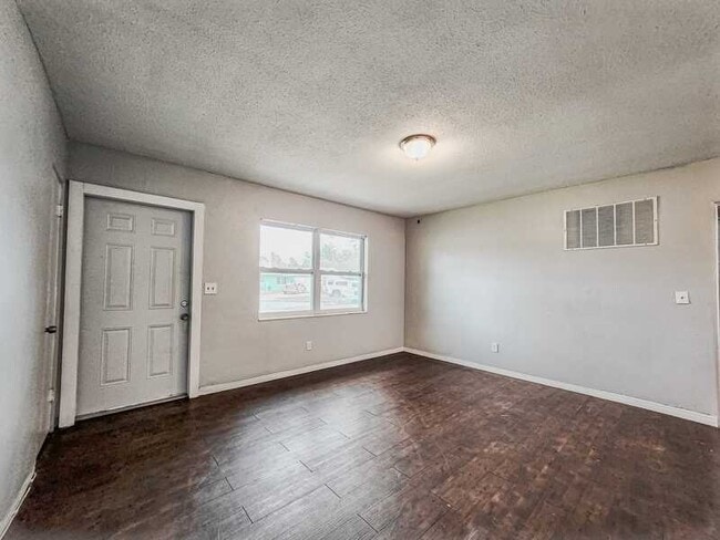 Foto del edificio - 5396-5368 68th Way N