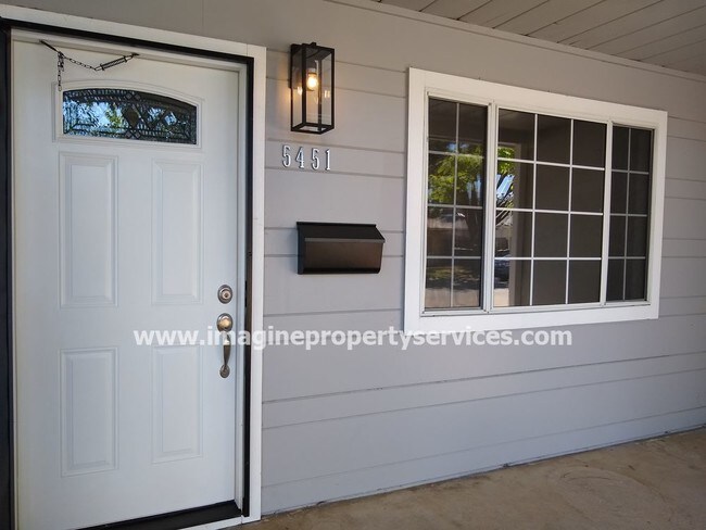 Building Photo - Gorgeous Remodeled Home with large backyard