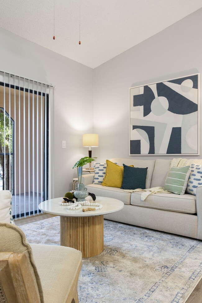 Building Photo - Oasis Naples