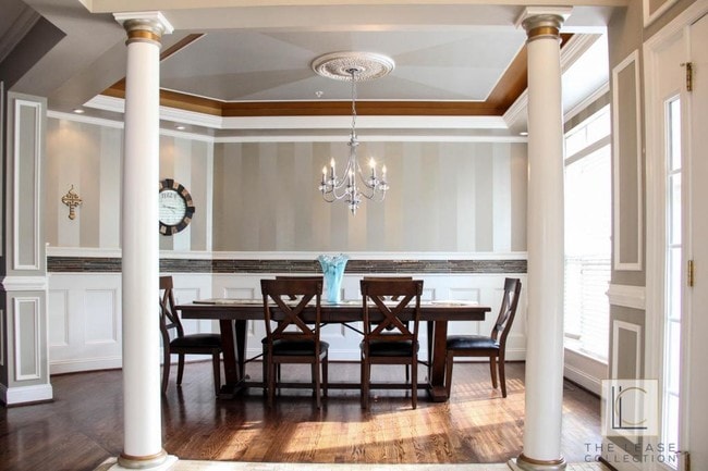 Building Photo - 10106 Rolling Green Way