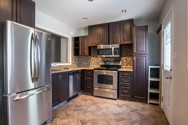 Photo du bâtiment - 665 Rathgar Ave