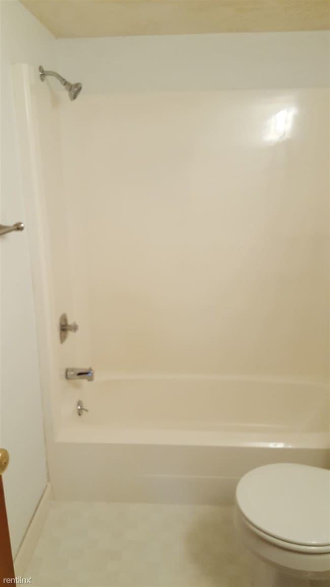 Building Photo - 2 br, 1 bath House - 113 E Wadsworth Circle