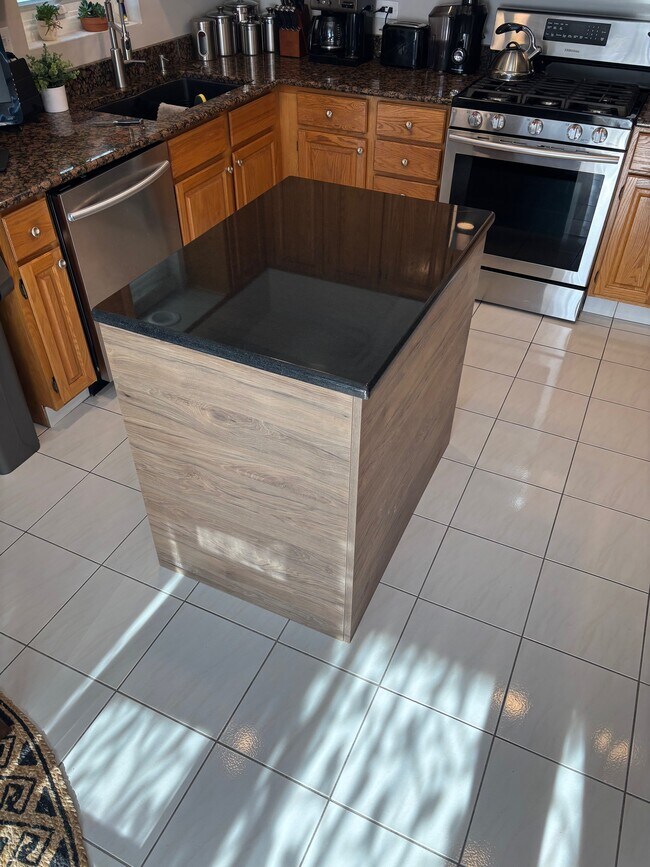 Building Photo - 6731 N Oxford Ave