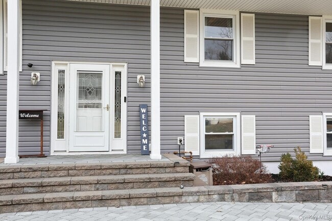 Foto del edificio - 6 Hemlock Ln