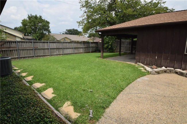Building Photo - 7603 Village Trail Dr