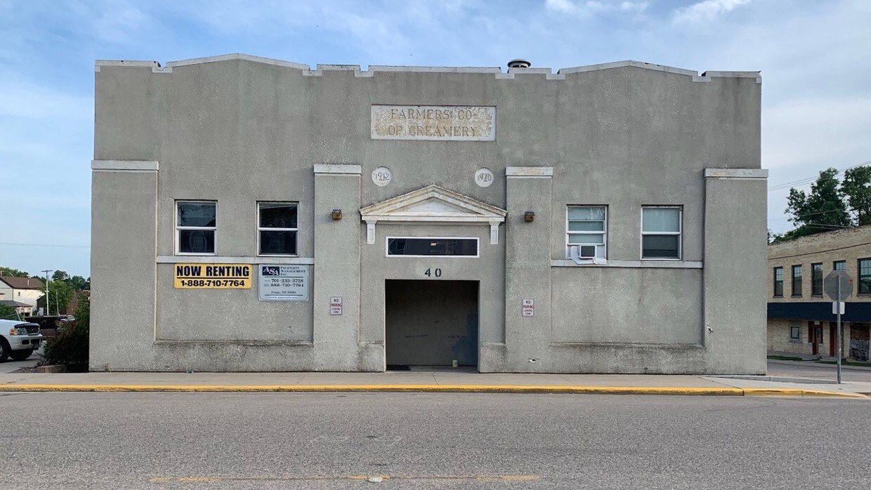 Primary Photo - Pelican Apartments