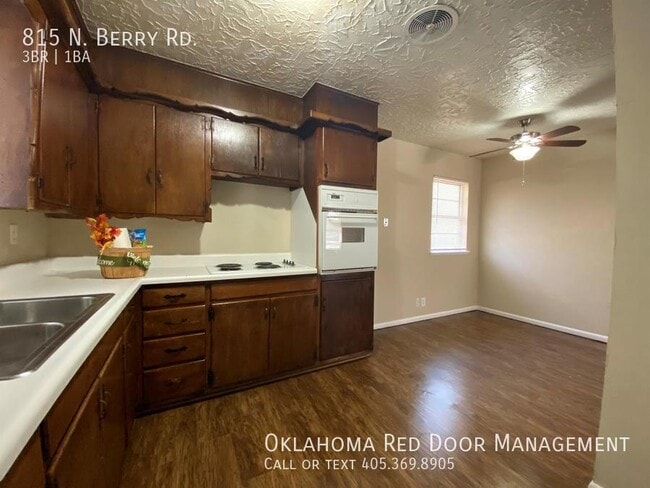 Photo - 815 N Berry Rd House