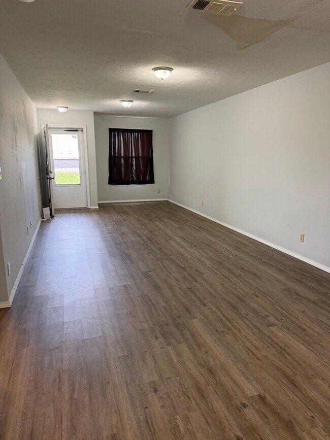 Foto del edificio - Presley Duplex