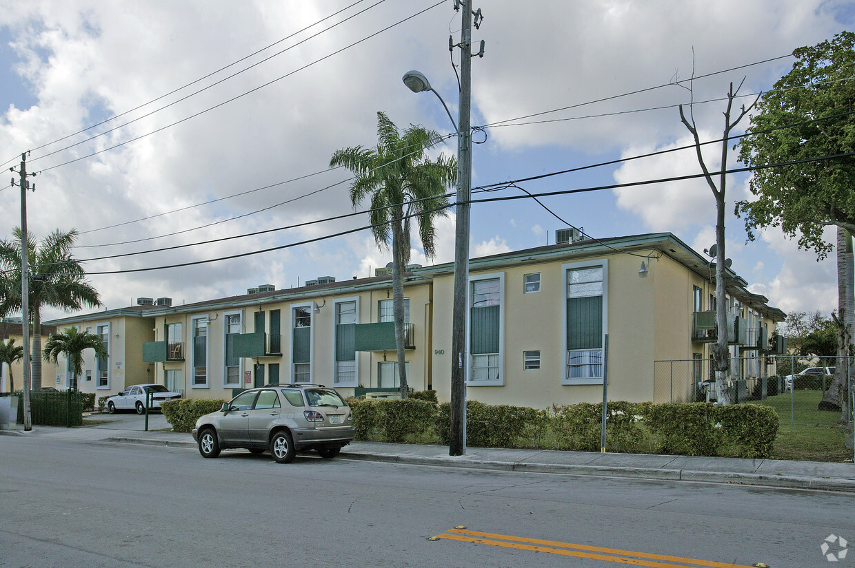 Primary Photo - Palms Apartments