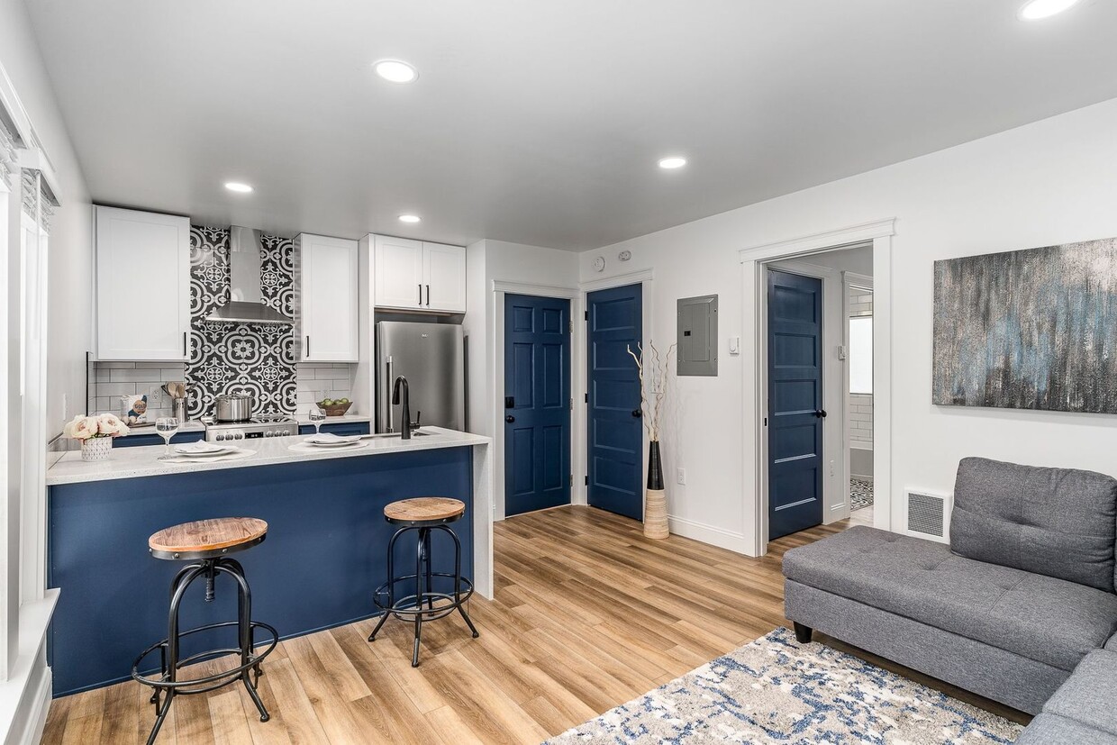 Foto principal - 1021 W Tenth Ave