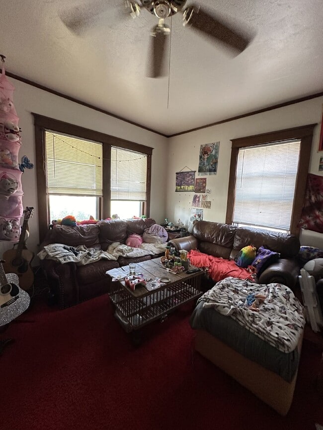Building Photo - 3 bed 1 bath near UWEC! Available June 1st...