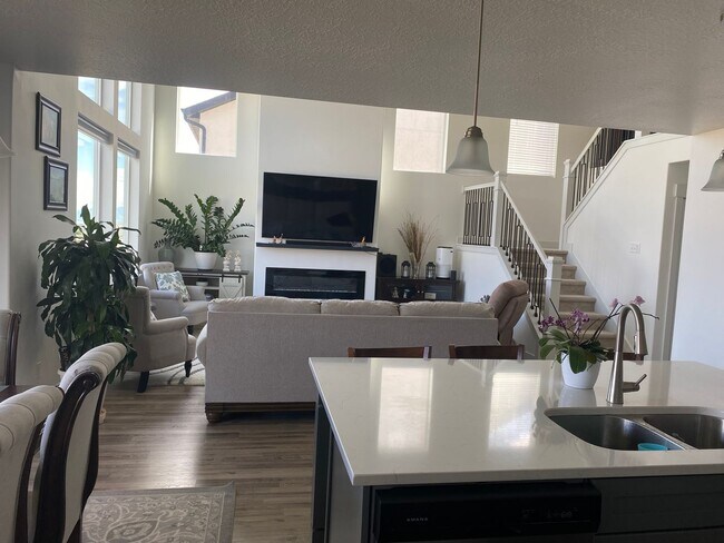Foto del edificio - Lovely Home For Rent In Saratoga Springs, UT