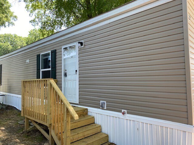 Building Photo - Beautiful 2 Bedroom 1 Bath Home/ Tax Refun...