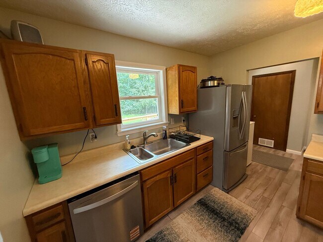 Foto del edificio - Beautiful 2 Bedroom in Secluded Area