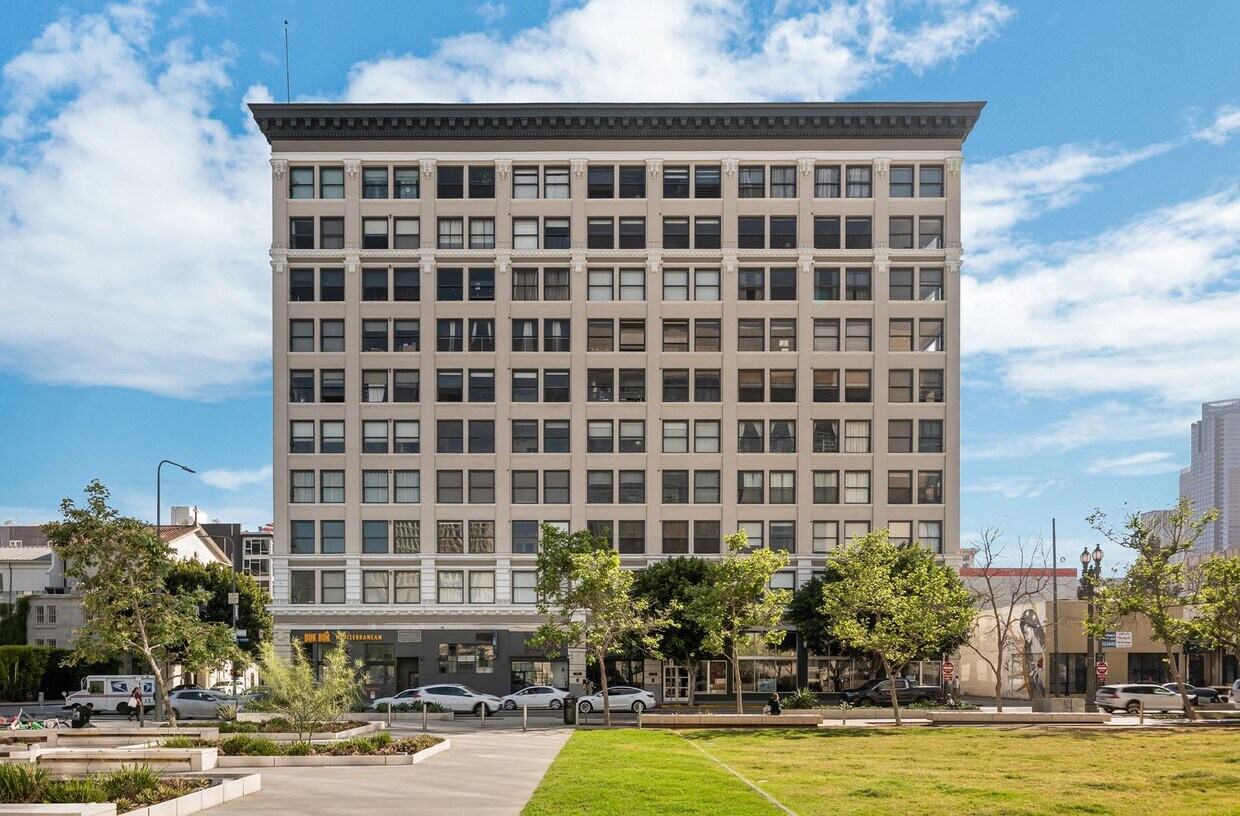 Primary Photo - FULLY FURNISHED Higgins Loft Steps away fr...