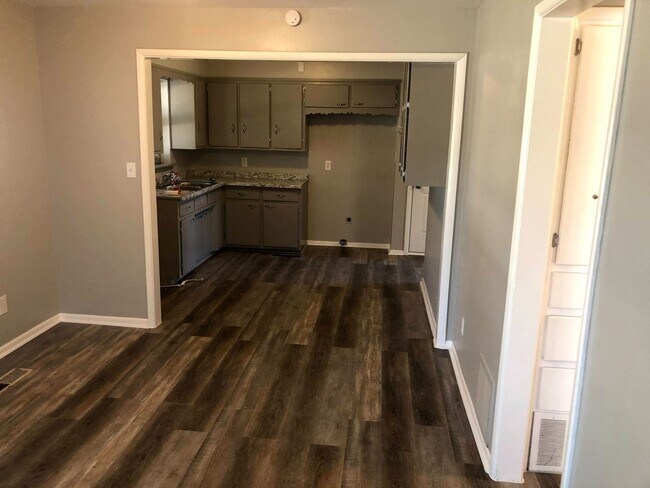 Building Photo - Ready for Move In!
