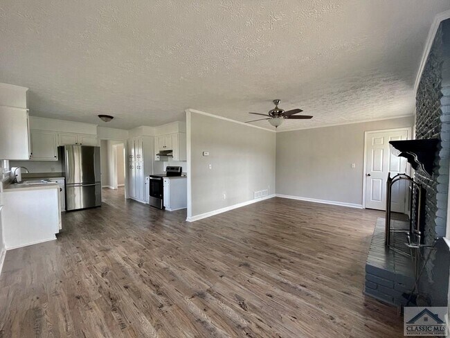 Building Photo - 189 Wesley Chapel Rd