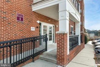 Building Photo - 200 W Elm St