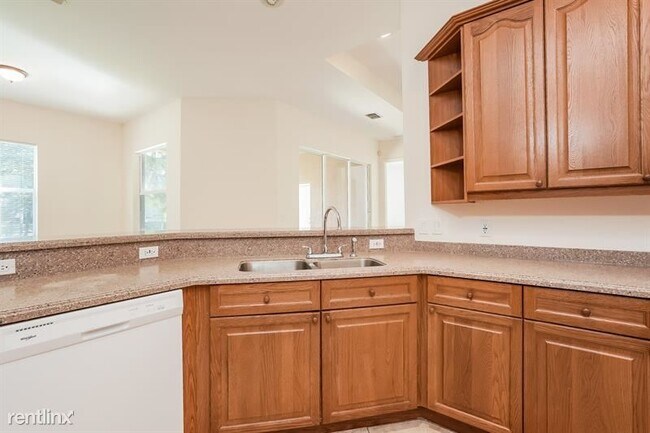 3 br, 3 bath House - 14781 Royal Oak Ct UNIT photo'