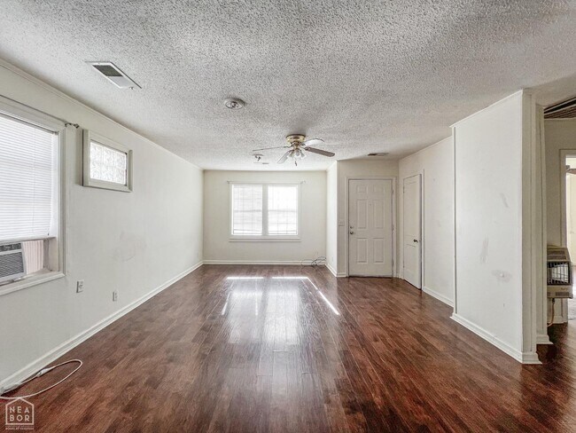 Building Photo - 1116 E Forrest Ave