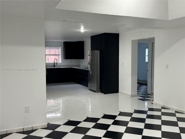 Building Photo - 760 SE 5th Pl