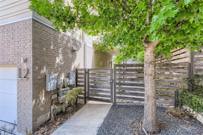 Building Photo - 707 Cardinal Ln