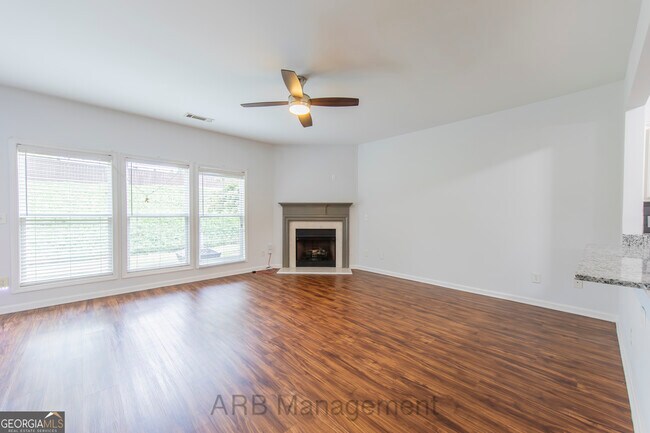 Foto del edificio - 4922 Sherwood Way