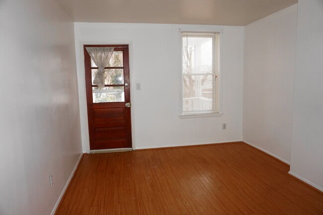Building Photo - 2 Bedroom Townhome in Hampden with Den - Close to The Avenue!