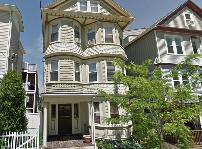 Building Photo - 7 Iroquois St