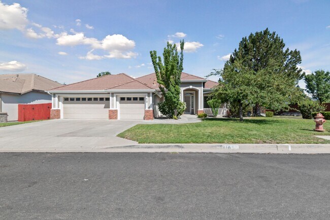 Foto del edificio - Spacious and Move In Ready in South Reno