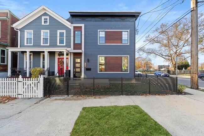 Foto del edificio - 317 Sherman Ave