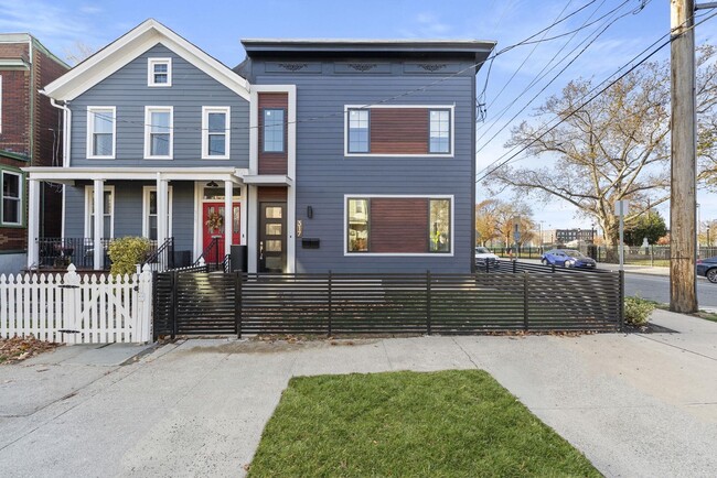 Building Photo - 317 Sherman Ave