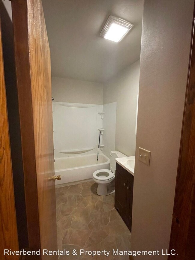 Building Photo - 3 br, 2 bath House - 211 Joan St