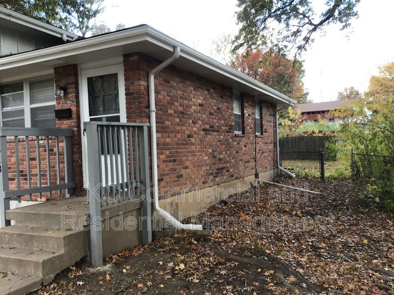 Primary Photo - 518 E Short Ave