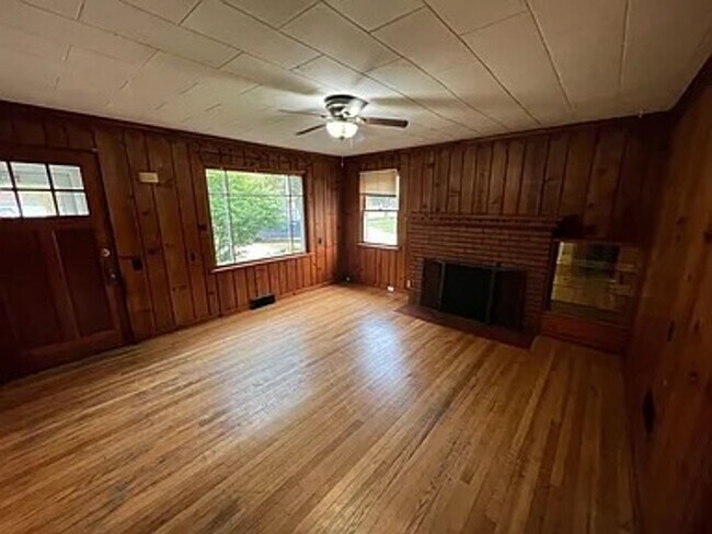 Foto del edificio - 2 bed 1 bathroom