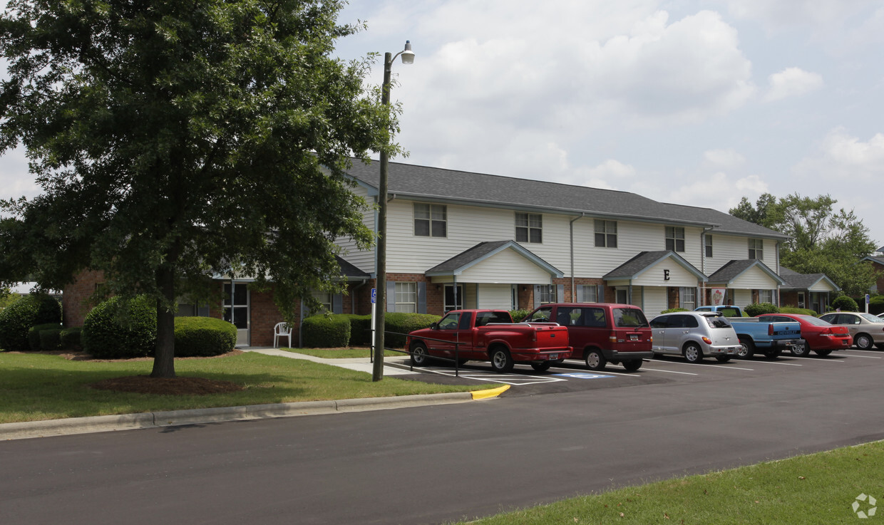 Primary Photo - Yorktown Apartments