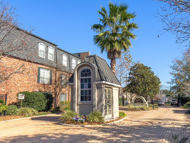 Building Photo - 2511 Metairie Lawn Dr