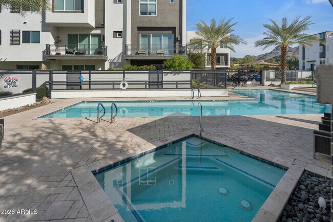 Foto del edificio - 1717 E Morten Ave