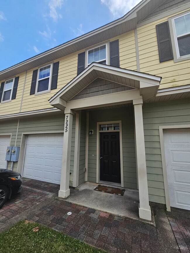 Foto del edificio - Modern 3Bed/2.5-Ba Townhome in PCB – Resor...