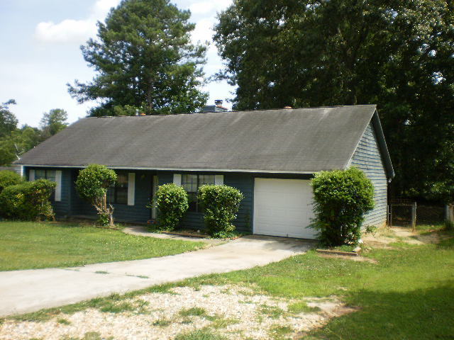 Building Photo - Cute 3 Bedroom with Fenced Yard!!