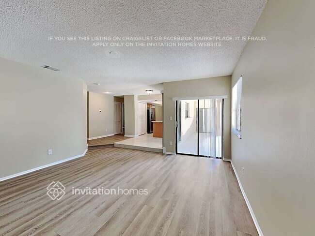 Foto del edificio - 951 Blueberry Hollow Ct