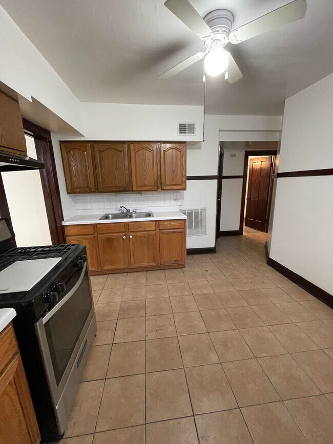 Foto del edificio - 3039 N Leclaire Ave