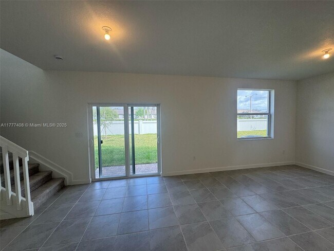 Foto del edificio - 2481 SE 24th Ct