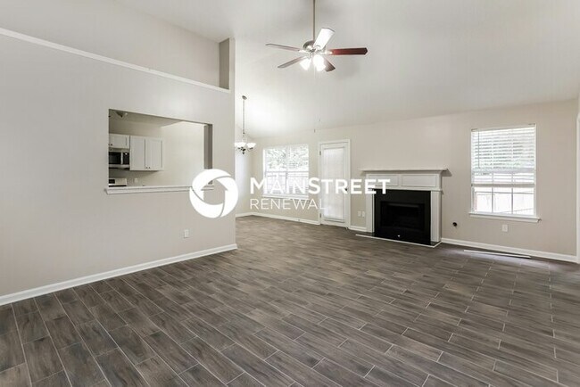 Building Photo - 3 Bedroom Pet-Friendly Home in Douglasville, GA with Main Street Renewal