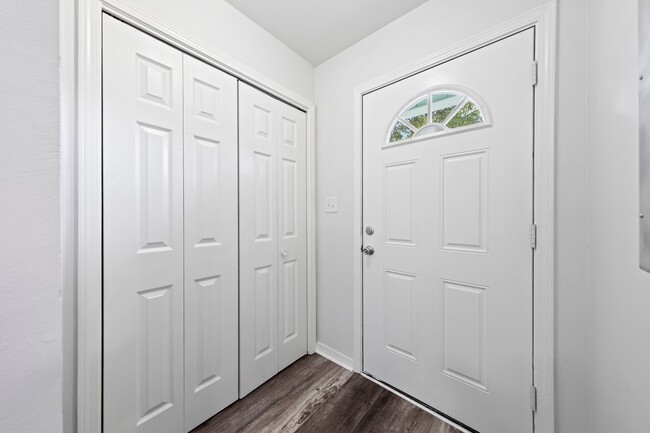 Foto del edificio - Beautifully Updated Townhouse in Niceville!