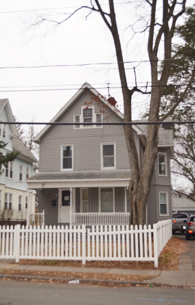 Building Photo - Remodeled Single Family House