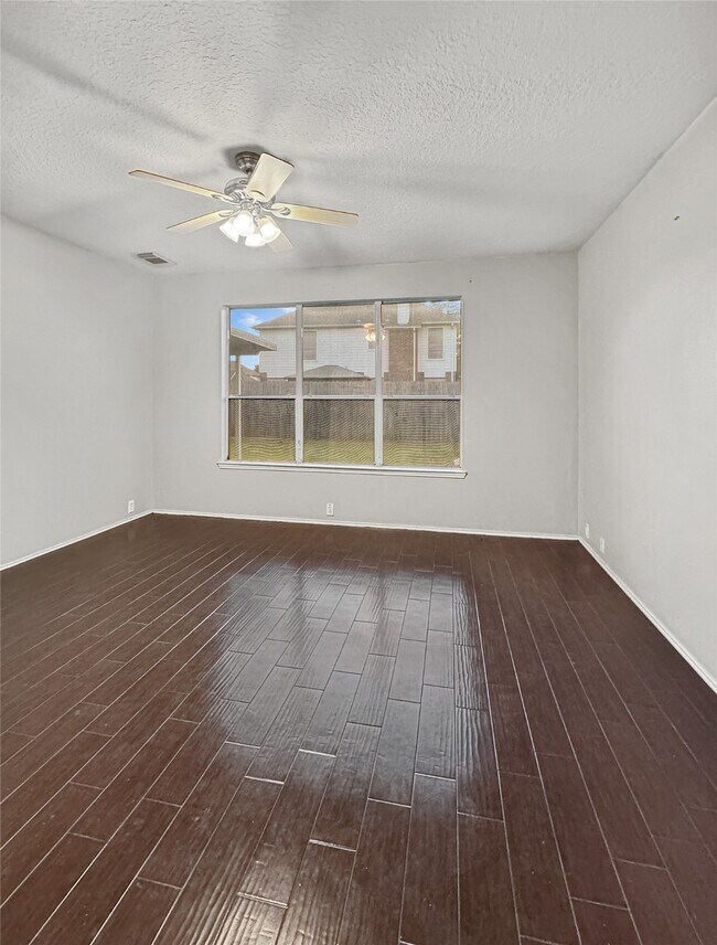 Building Photo - 18707 Woodbreeze Dr