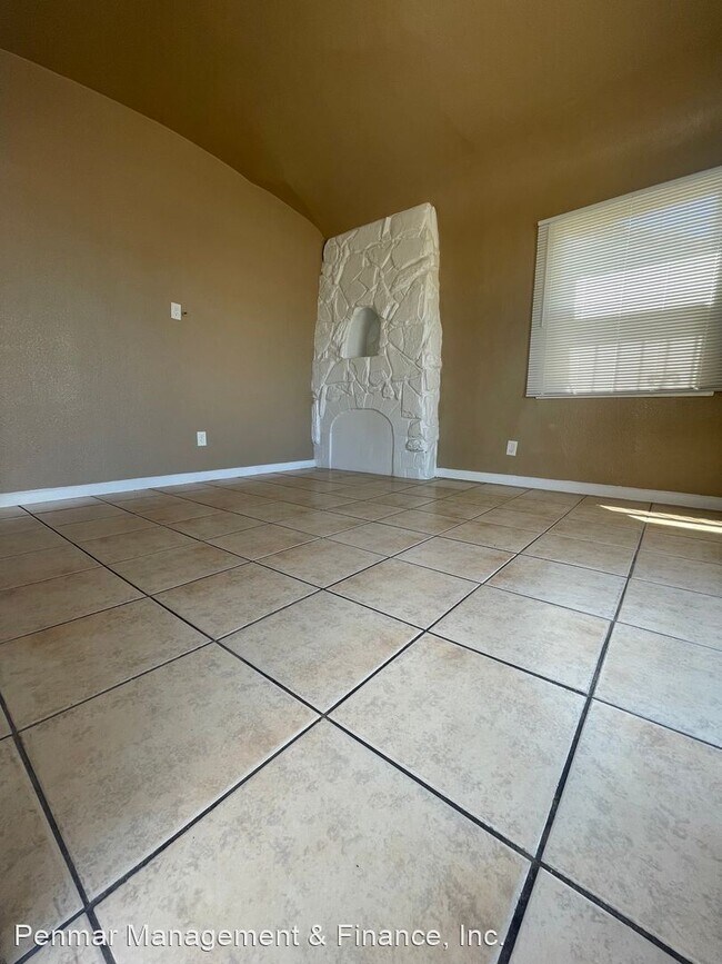 Foto del edificio - 3 br, 1 bath House - 1412 W 91st ST