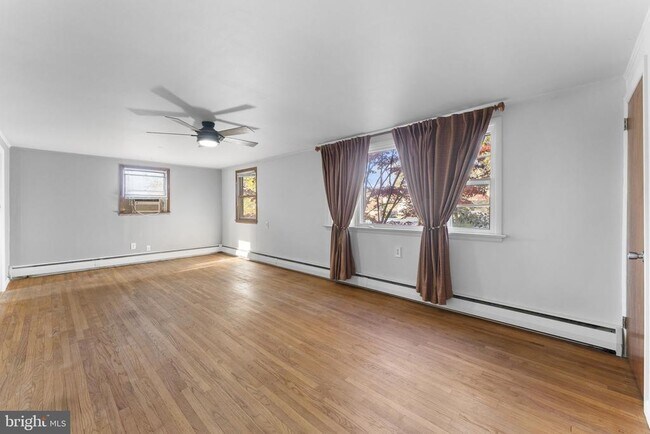 Foto del edificio - 225 Pershing Ave