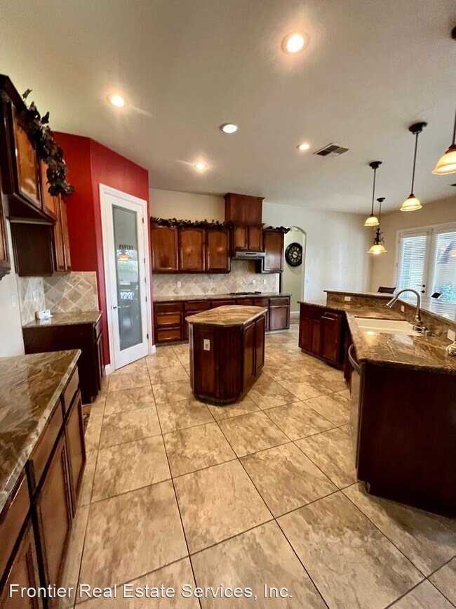 Foto del edificio - 4 br, 2 bath House - 4406 Root Way